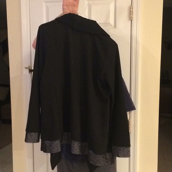 Black cardigan size Large with striping accents - Picture 5 of 6